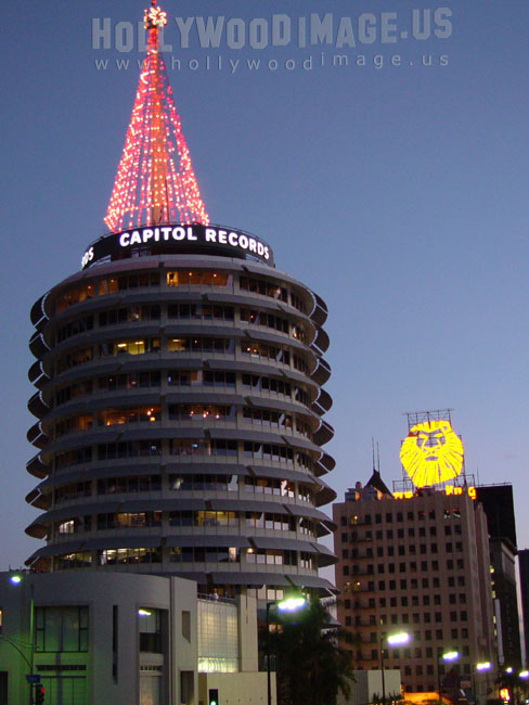 Hollywood_Capitol_Records_Tower_Holidays