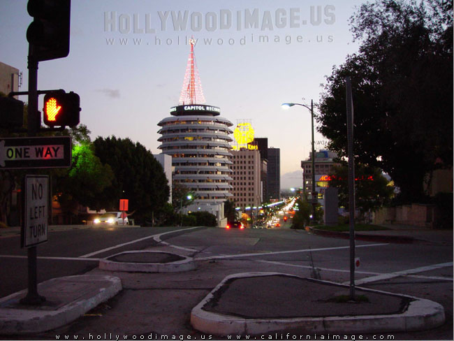 Hollywood_Capitol_Records_Tower_Holidays