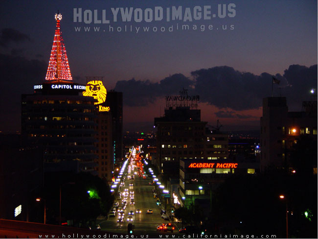 Hollywood_Capitol_Records_Tower_Holidays