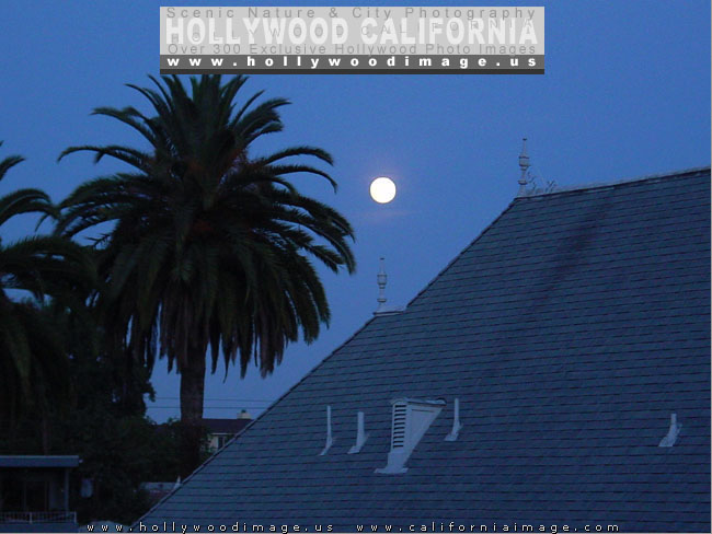 Moon-over-Hollywood-town