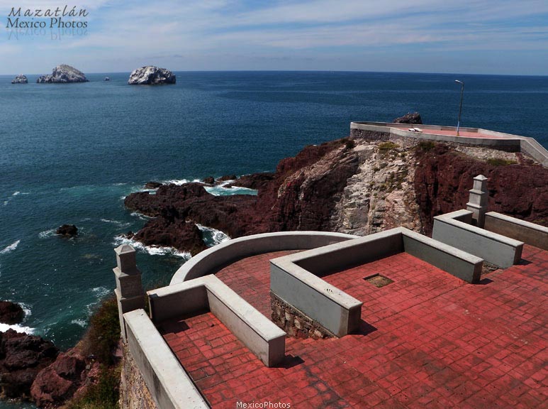 Mazatl�n Cliffs